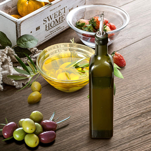 Dispensador de botellas de aceite y vinagre de 17oz con vertedores y embudo para cocina y cafetería - Product Image 6