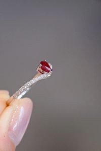 Anillo Xinfly Clásico de Oro de 18K con Rubí en Forma de Lágrima, Color Rojo Sangre de Pichón, Chapado en Oro Blanco con Diamantes - Product Image 3