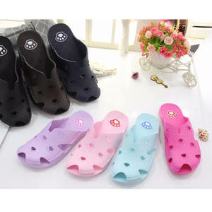Chaussures imprimées pour femmes, idéales pour l'été, violettes, ajourées, respirantes, à semelle souple, pour intérieur, extérieur, maison, salle de bain, tendance mode - Product Image 4