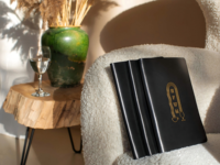 Porte-menu vintage personnalisé A5 de haute qualité en similicuir gaufré avec porte-logo estampé or pour restaurant et bar