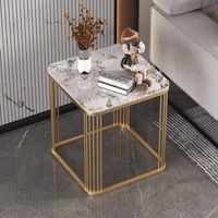 Table d'appoint moderne en marbre avec structure en métal doré, table d'appoint carrée de luxe pour salon, table de chevet de style nordique pour chambre à coucher