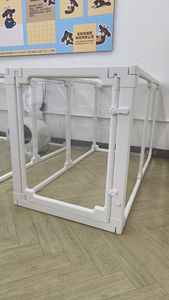 Valla para Perros Moderna, Portátil, Ligera, Flexible y Segura, Fabricada en Plástico Resistente con Patrón Sólido y Cierre de Botón - Product Image 6