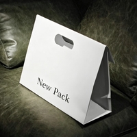 Sacs d'emballage de luxe recyclables avec poignées découpées, logo personnalisé imprimé, sac de shopping en papier cartonné blanc mat de qualité supérieure pour cadeaux