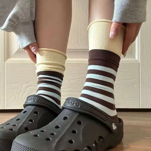 Calcetines de media pantorrilla a rayas con bloques de color para mujer, transpirables, de grosor medio, tejido jacquard, calcetines de moda para primavera y otoño - Product Image 1