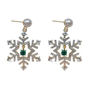 Tendance Noël Flocon De Neige Micro-Incrusté Pendentif Polyvalent Conception Délicate En Métal Oreille Bijoux pour Femmes Plage Vacances Accessoires - Product Image 1