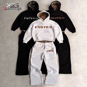 Ensemble survêtement 2 pièces sur mesure de haute qualité pour femmes, logo personnalisé, doublure léopard et camouflage, sweat-shirt court surdimensionné et pantalon de jogging à jambes larges - Product Image 1