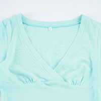 T-shirt ajusté à manches longues et col en V, style américain mature et sophistiqué, tenue simple et élégante