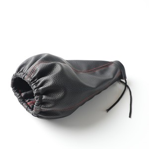 Funda universal de cuero sintético para palanca de cambios, color negro con costuras rojas, estilo clásico para automóviles - Product Image 1