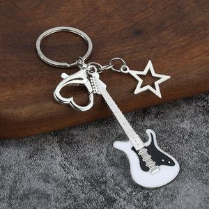 Llavero de guitarra Y2K con corazón y estrella, colgante de instrumento musical de moda rock punk, llavero para bolso, regalo, llavero de guitarra de metal - Product Image 5