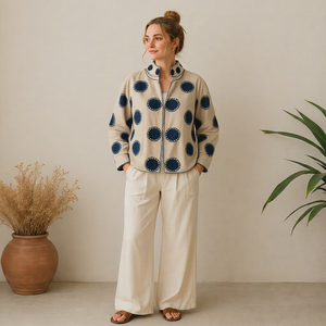 Chaqueta Bomber de Terciopelo Bordada a Mano de la India para Mujer |   Transpirable y Ecológico, Motivo Floral Azul Marino Otoñal, Étnico - Product Image 1