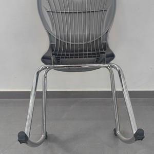 Chaise à bascule de bureau en plastique gris avec pieds chromés ABS, design moderne, 41x42x49 cm - Product Image 3