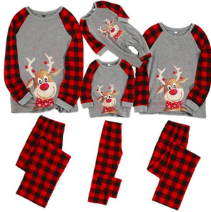 Ensemble de pyjamas de Noël personnalisés en polyester pour toute la famille (hommes, femmes, enfants) – Motif rennes – Vêtements de nuit de Noël – Dropshipping POD MOQ 1PC - Product Image 1