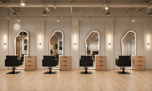Meubles de salon de coiffure modernes en bois |   Aménagement de salon de luxe nordique |   Stations de coiffure avec miroir LED |   Écologique et personnalisable - Product Image 6