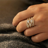 Bague Serpentine Double Tête de Serpent en Plaqué Or 18K avec Zircon Cubique pour Femme - Vente en Gros - Bijoux Visuteria