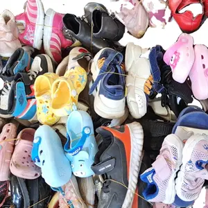 乌干达批发包二手衣服和鞋袋品牌儿童二手鞋来自中国