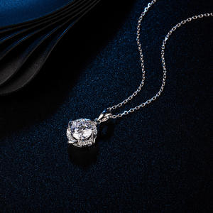 Collier Exquis pour Femme avec Pendentif Éolienne Tendance, Moissanite 1 carat incrustée, en Argent Sterling Premium Plaqué Or Rose et Rhodium - Product Image 5