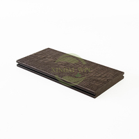 Planches de terrasse WPC de qualité supérieure à longue durée de vie, revêtement de sol en bois-plastique de haute qualité pour patio et cour
