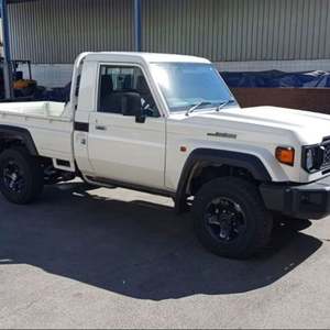 MEJORES OFERTAS en <span class=keywords><strong>Toyota</strong></span> Land Cruiser 79 USADA, Camioneta de <span class=keywords><strong>Cabina</strong></span> <span class=keywords><strong>Simple</strong></span>, 2.8l Automática - Product Image 1