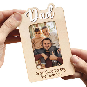 <span class=keywords><strong>Cadre</strong></span> photo en bois <span class=keywords><strong>personnalisé</strong></span> d'usine, cadeau pour la fête des pères, <span class=keywords><strong>cadre</strong></span> photo en bois <span class=keywords><strong>personnalisé</strong></span> avec pendentif, dossier photo avec noms - Product Image 1