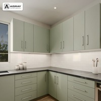 Meuble de cuisine moderne laqué avec portes à panneaux, aménagement en U, dimensions personnalisées, boîtes de rangement en contreplaqué et tiroirs à fermeture amortie