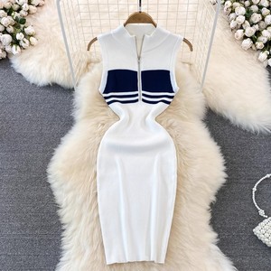 Abito lungo estivo a stampa multicolore con spacco maniche rimovibili – Moda Mania