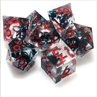 7 pièces par ensemble emballé dans PP sac jeux de rôle coin pointu résine dés avec papier bonbon
