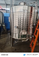 Machine de fabrication de vin de fruits et de vinaigre de fruits, cuve de fermentation
