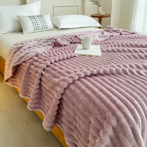 Couverture d'Hiver en Polyester Ultra Douce, Plaid Moelleux en Fausse Fourrure Hypoallergénique, Conception de Couette pour Literie et Cadeau Maison - Product Image 6