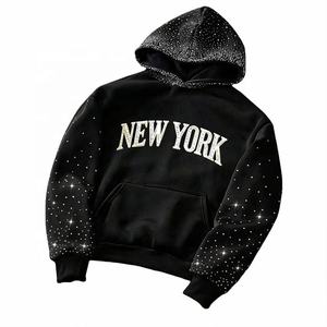 Fabricante de Ropa Personalizada 2026 Sudadera con Capucha Oversize de Algodón 100% con Estampado Gráfico de Pedrería Estilo Urbano Vintage Hombro Caído y Corte Cuadrado - Product Image 1