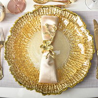 Assiettes de présentation de luxe en verre opale à bord doré irrégulier et motif soleil, idéales pour les mariages - Vente en gros