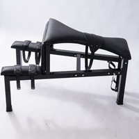 Chaise de bondage BDSM noire pour positionnement et maintien, avec fonction d'orgasme forcé et de fessée, équipement de bondage