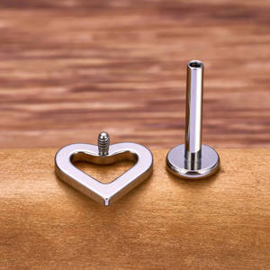 Vente en gros de bijoux de piercing corporel en titane ASTM F136 à filetage interne, avec zircone cubique et dos plat, pour labret, lèvre, tragus, hélix et cartilage - Product Image 5