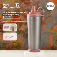 Tumbler Vakum Isolasi Dinding Ganda Titanium Murni Kapasitas Besar 830ml Baru dengan Pegangan Magnetik dan Sikat Pembersih, Tahan Panas/Dingin 12-24 Jam
