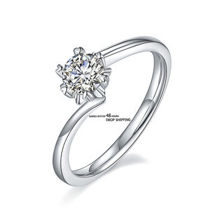 Anillo de compromiso <span class=keywords><strong>solitario</strong></span> redondo de 0,5 quilates Moissanite en plata esterlina con puntas - Product Image 1