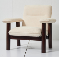 Fauteuil moderne en tissu beige tissé avec pieds en bois foncé, accoudoirs, chaise de loisirs écologique pour la maison, le bureau, élégante et confortable