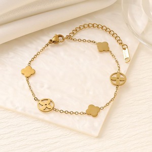 Bracelet pour femme tendance - Acier inoxydable doré avec pendentif cœur, étoile, lune - Bracelet polyvalent et populaire, idéal comme cadeau - Product Image 6