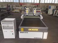 Routeur CNC multi-broches ATC DSP Mach3 avec broche refroidie par eau 3KW, table à vide 1300x2500mm pour acrylique, bois, plastique, aluminium