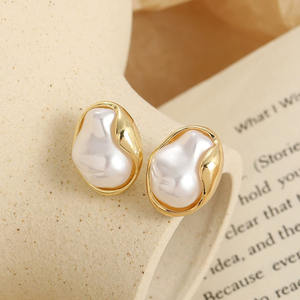 High-End Vintage altın kaplama çinko alaşım fransız barok inci geometrik kulak saplama küpe kadınlar için - Product Image 4