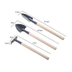Ensemble de jardinage en trois pièces avec manche en bois, pelle, bêche et râteau pour plantes en pot, fleurs et légumes - Product Image 3