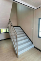 Maison conteneur modulaire préfabriquée de haute qualité en panneaux sandwich d'acier personnalisés, conception chinoise