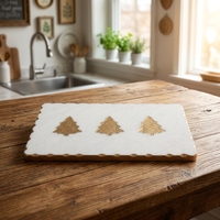 Plateau de service en marbre blanc naturel avec tranches de sapin de Noël en laiton, bordure dorée, plateau à fromage, produit de Noël populaire