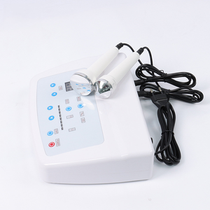 เครื่องบำบัดผิวหน้าแบบพกพา 2-in-1 อัลตราโซนิก ไมโครเดอร์มาเบรชั่น ใช้ได้กับปลั๊กไฟแบบ US/IT หัวสแตนเลสสำหรับยกกระชับผิว - Product Image 1