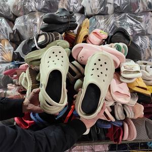 Sabots et Claquettes d'Occasion en Gros avec Trous - Product Image 3