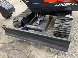 Mini-pelle Doosan DX60 de 6 tonnes d'occasion 5-50T à couverture complète Poignées pour petits espaces Grands chantiers Choix rentable et fiable - Product Image 6