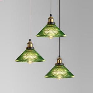 Luminaire suspendu de style nordique rétro minimaliste pour bar, comptoir de restaurant, café champêtre américain, lampe de restaurant en verre vert - Product Image 1