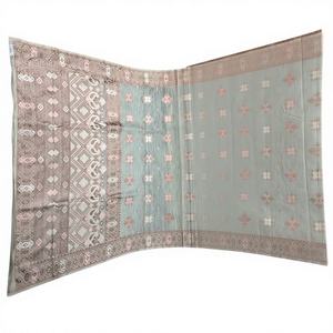 Sari traditionnel en viscose pour femmes Sarang Urban pour les occasions de fête - Product Image 1