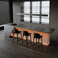 Îlot de cuisine moderne modulaire écologique personnalisé, comptoir de bar, finition brillante, rangement à vin en verre LED, meubles de salon