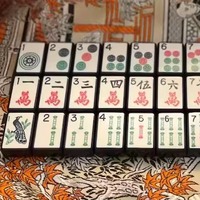 Grosir Pabrik Mahjong Amerika Hadiah Portabel Kemasan Lembut Merah Perjalanan Mini Hiburan Genggam Melamin Kasino Perjudian