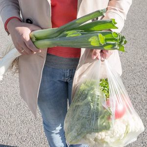 ถุงใส่เสื้อยืด, ถุงพลาสติกอเนกประสงค์สำหรับใส่สินค้ากลับบ้าน - Product Image 6