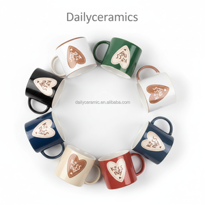 <span class=keywords><strong>Taza</strong></span> <span class=keywords><strong>de</strong></span> Café <span class=keywords><strong>de</strong></span> Cerámica <span class=keywords><strong>de</strong></span> 11 oz, Diseño OEM ODM, Dos Tonos Marrón y Blanco, Calcomanía <span class=keywords><strong>de</strong></span> Corazón con Texto en Inglés 'Kiss <span class=keywords><strong>Me</strong></span>', Logotipo Personalizado, <span class=keywords><strong>Taza</strong></span> para Té y Leche - Product Image 2